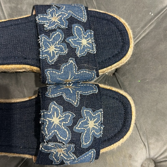 Blue Jean Slides with flower decals. - Picture 3 of 4